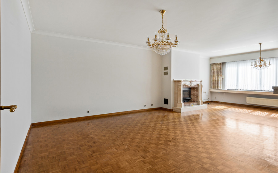 Gelijkvloerse verd. + tuin te koop in Merksem