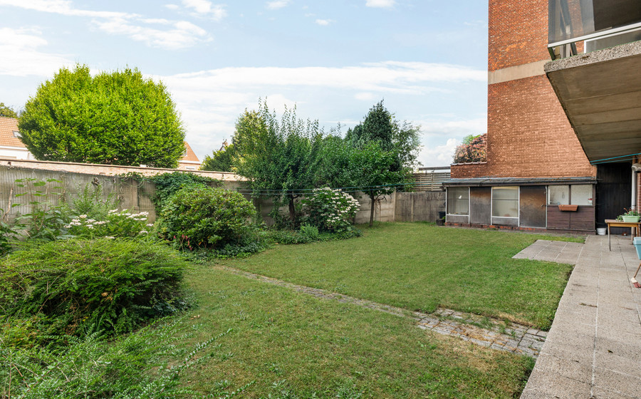Gelijkvloerse verd. + tuin te koop in Merksem