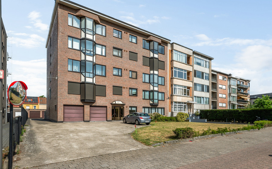 Gelijkvloerse verd. + tuin te koop in Merksem