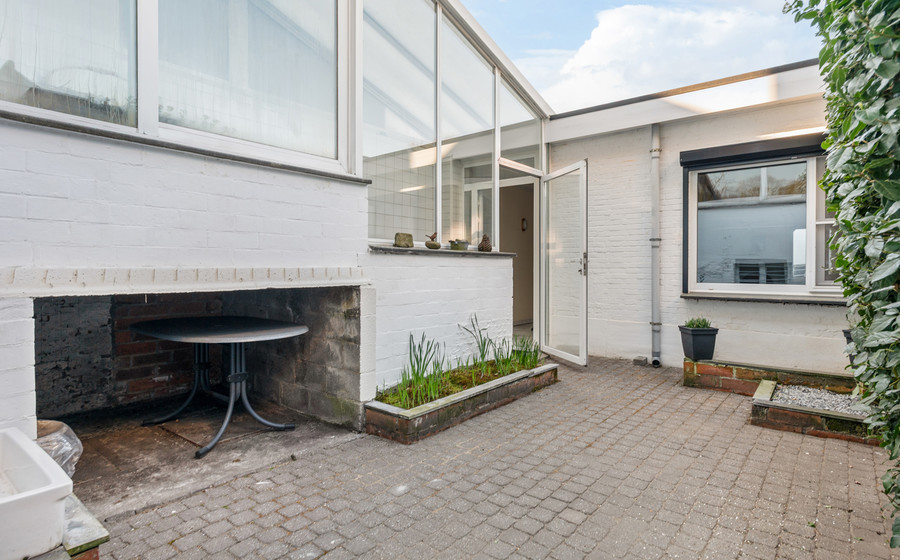 Gelijkvloerse verdieping te koop in Merksem