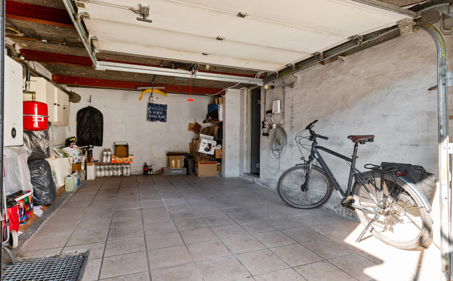 Gelijkvloerse verdieping te koop in Merksem