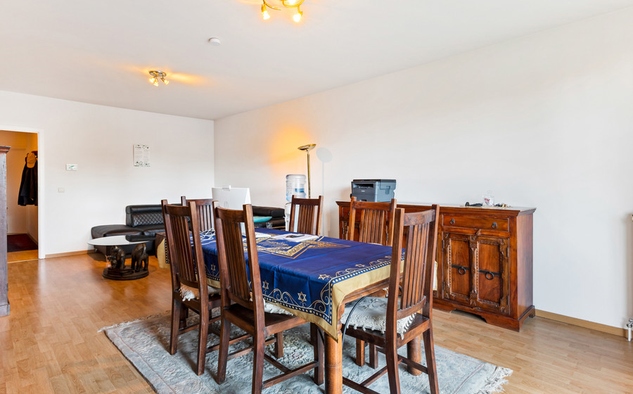 Gelijkvloerse verdieping te koop in Merksem
