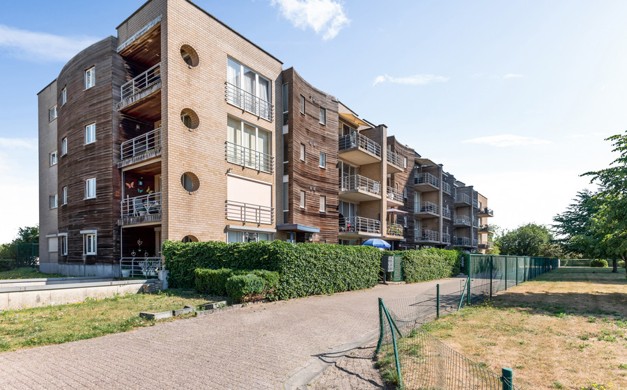 Gelijkvloerse verdieping te koop in Merksem