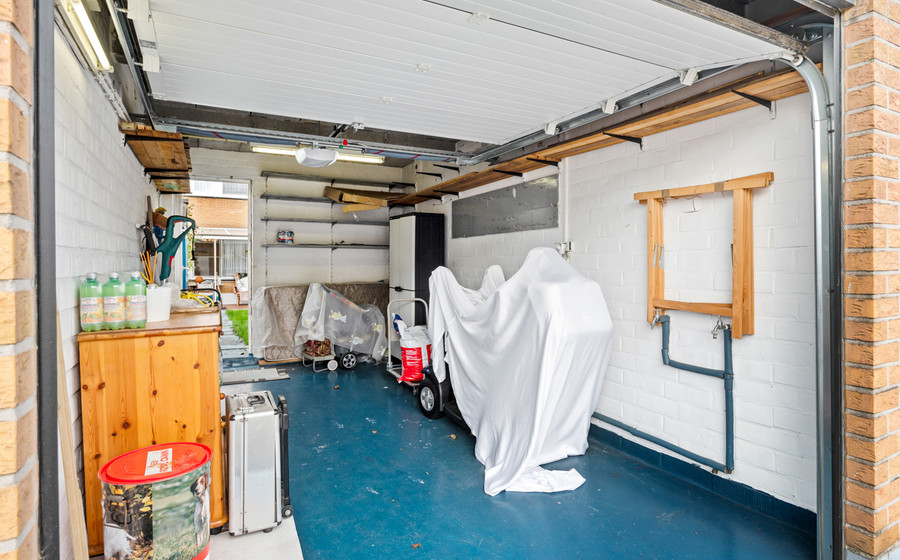 Gelijkvloerse verdieping te koop in Merksem