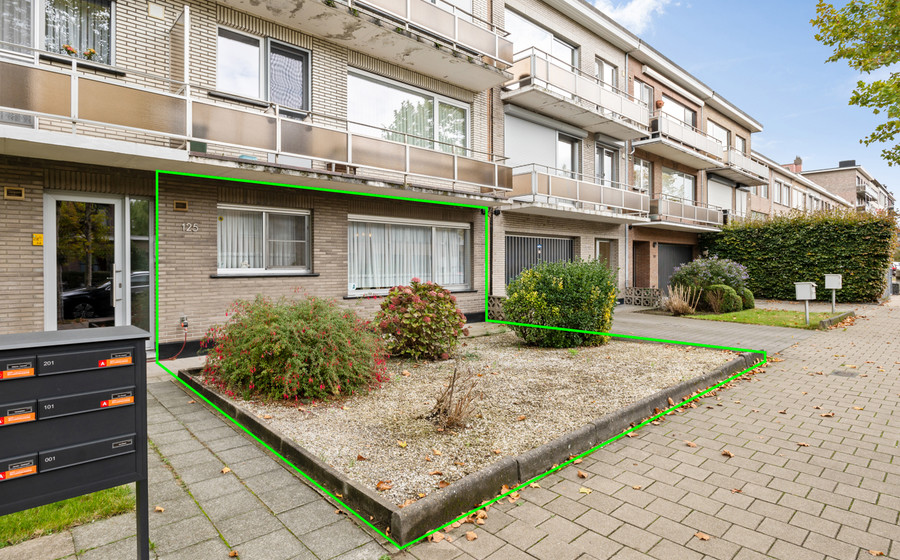 Gelijkvloerse verdieping te koop in Merksem